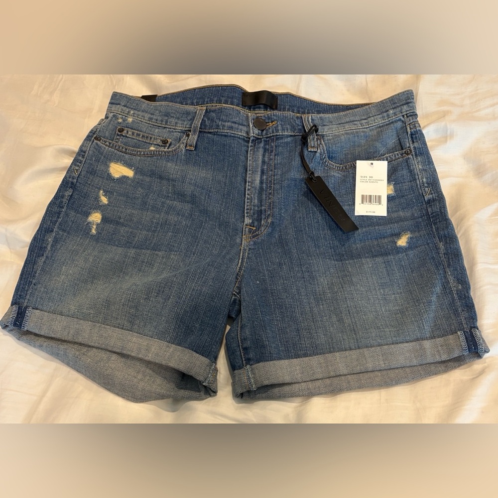 VINCE $178 NWT Manny boyfriend shorts. Size 30. Made In USA